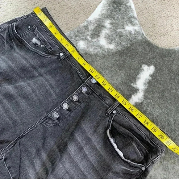 Judy Blue Skinny Fit Button Fly Destroyed Jeans - Picture 11 of 13